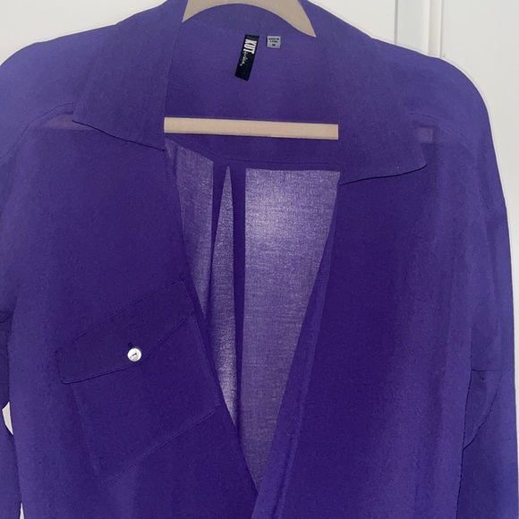 Low cut sheer purple top. Beautiful blouse - Picture 3 of 3